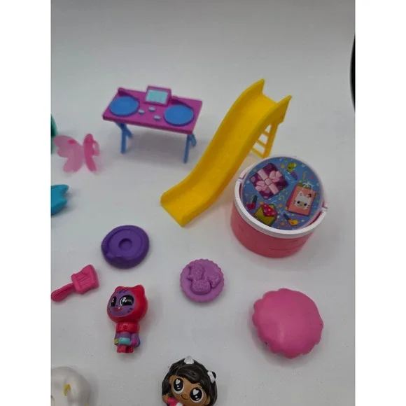 Gabbys Dollhouse Toy Lot Figures Accessories Pandy Paws MerCat Cakey Cat Lot - Picture 3 of 6
